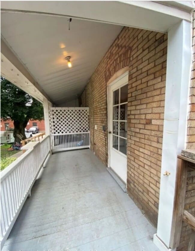 Building Photo - 216-218 W Lamb St