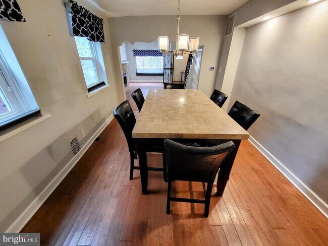 Building Photo - 2237 Federal St