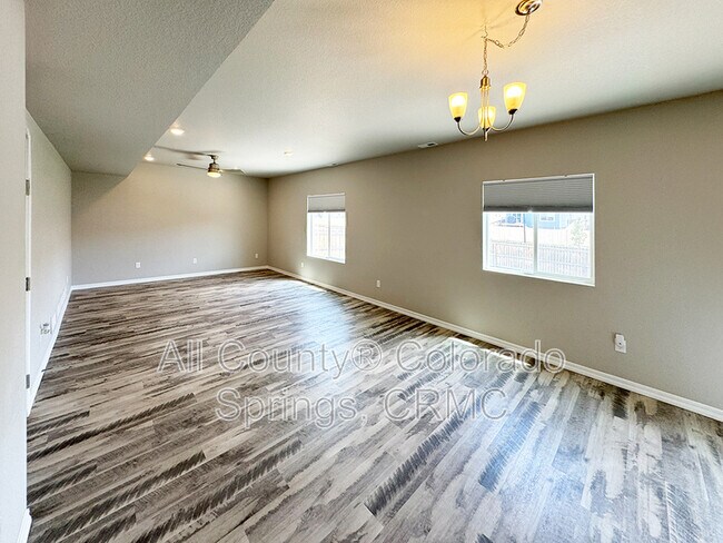 Building Photo - 5975 Mumford Dr.