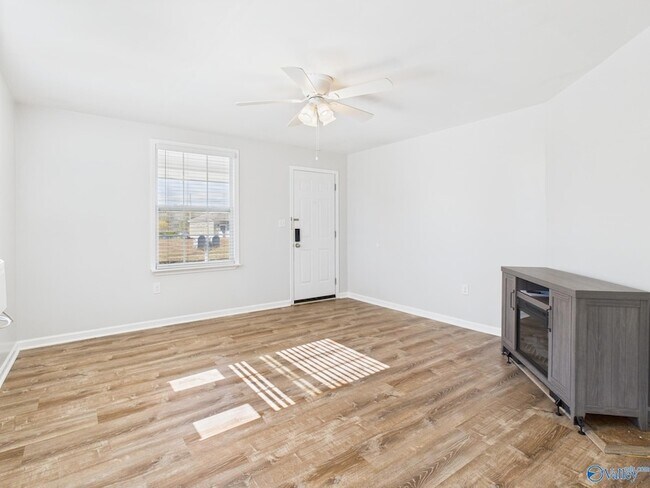 Building Photo - 2104 Levert St NE