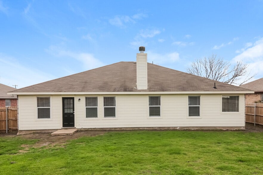 Building Photo - 708 Mackenzi Dr