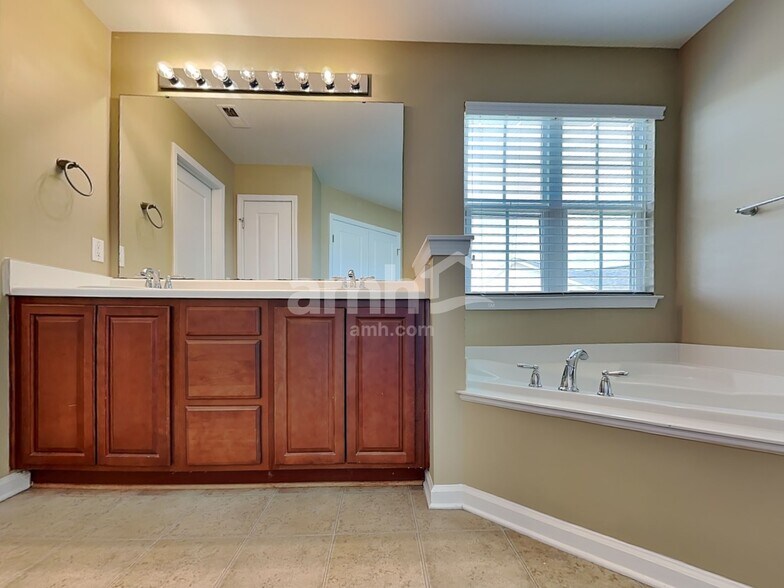 Building Photo - 1404 Manley Ct