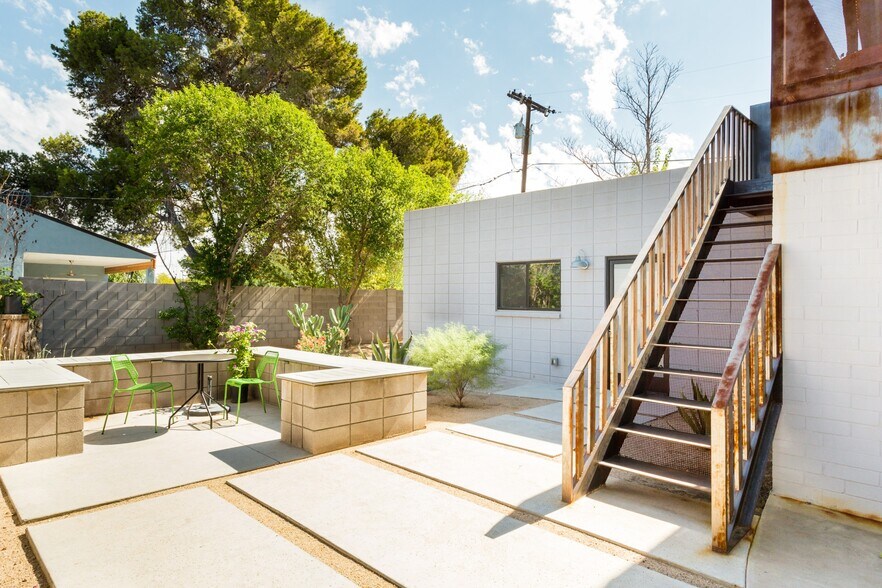 Building Photo - 221 W Montecito Ave