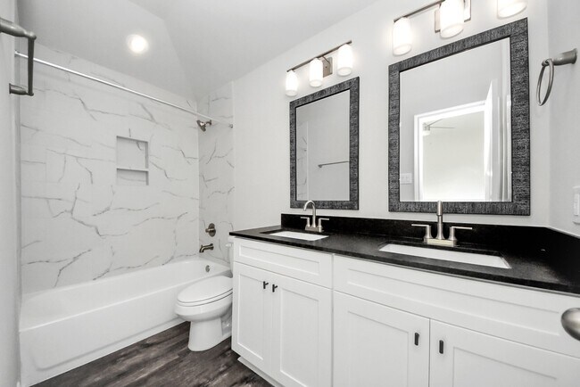 Building Photo - 688 Swallow Dr