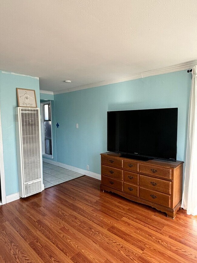 Building Photo - 2832 Charlemagne Ave