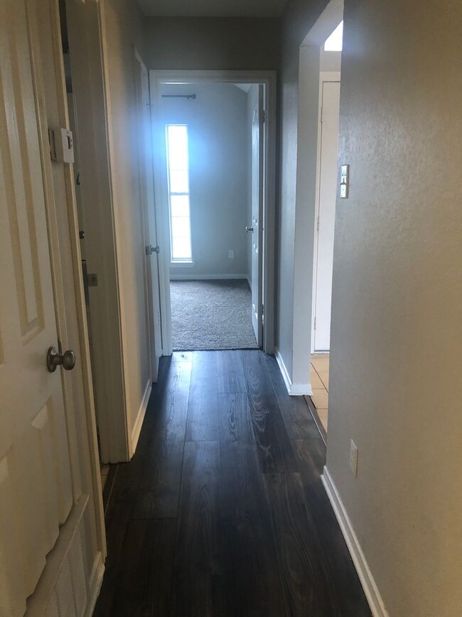 Building Photo - 5002 Velma Dr