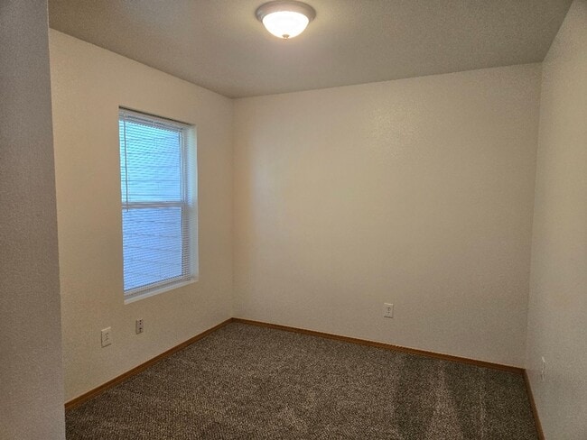 Building Photo - 26408 Granny Smith Ln NE