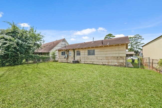 Building Photo - 326 Brookview St