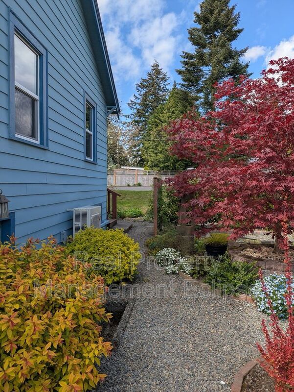 Building Photo - 517 N 97th St