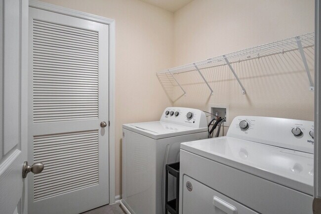 Building Photo - 73 Java Ln