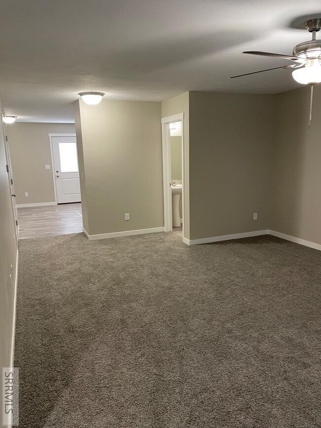 Building Photo - 530 Trails End