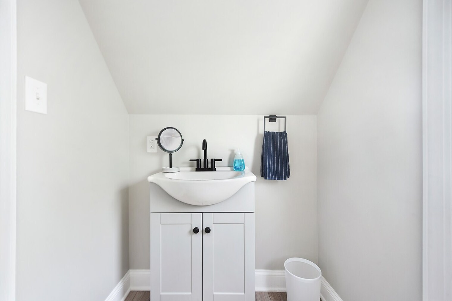 Building Photo - 444 Oneida St