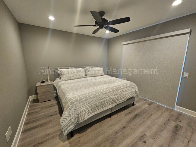 Building Photo - 4926 Island View St