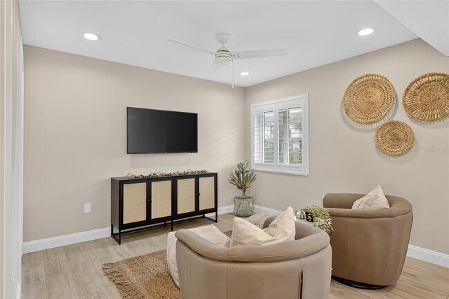 Building Photo - 160 Marina Del Rey Ct
