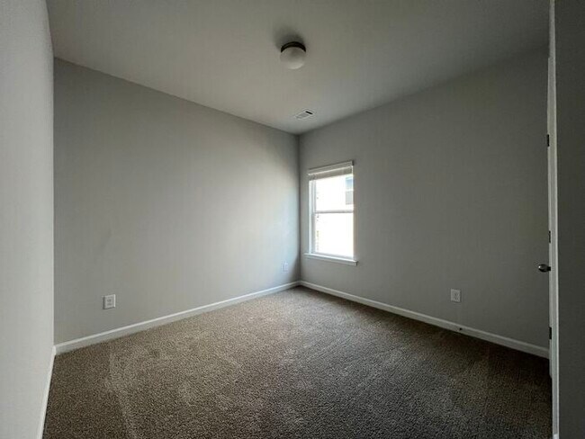 Building Photo - 5144 Aylesbury Ct