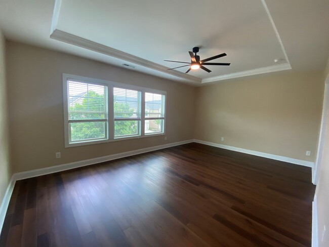 Building Photo - AVAILABLE NOW!-BUNGALOW STYLE HOME -JUST B...