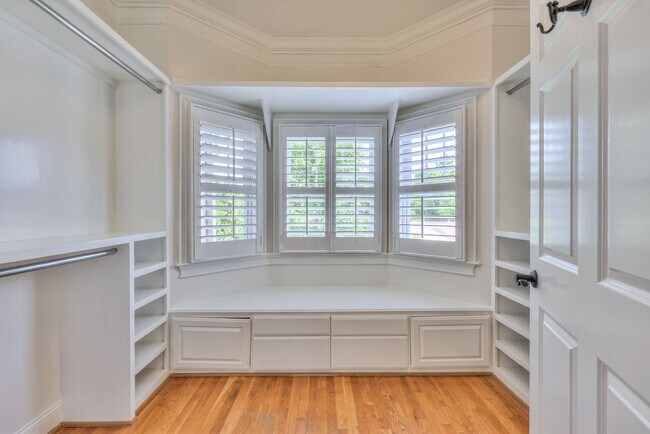 Building Photo - Perfect Brownstone in Sylvan Park near Wes...