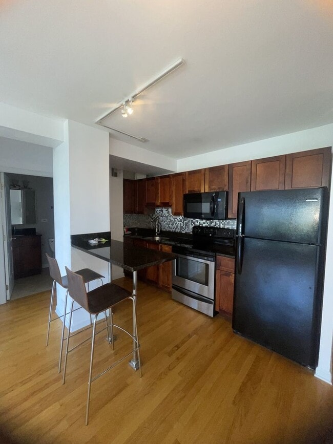 Building Photo - 4180 N Marine Dr