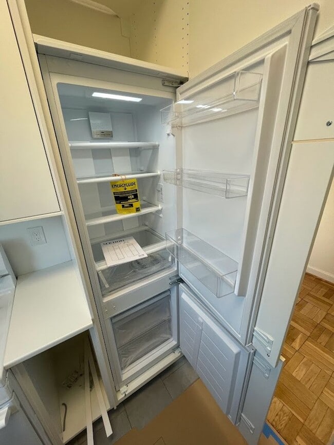 Building Photo - Updated Corner Unit at the Swarthmore in F...