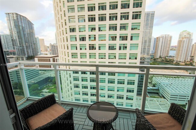 Building Photo - 950 Brickell Bay Dr