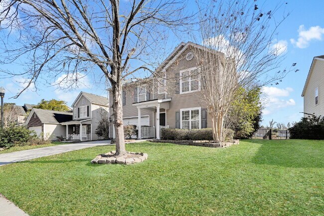 Building Photo - 3 Bedroom 2.5 bath home with 2 car garage located in Shadow Moss