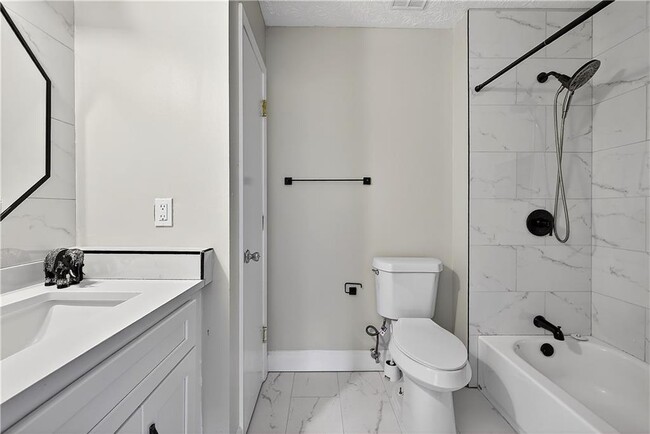 Building Photo - 679 Anderson Walk