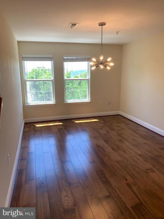 Building Photo - 400 Symphony Cir