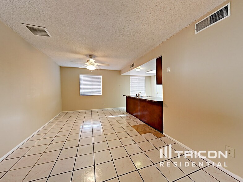 Building Photo - 3032 N 79th Ln