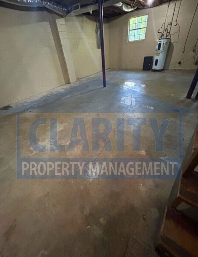 Building Photo - Charming 3 Bedroom, 1 Bath Home with Garag...