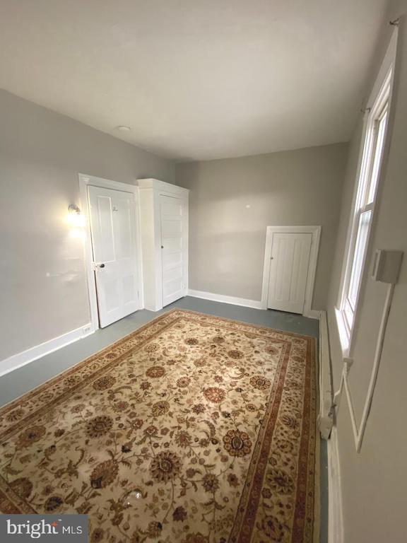 Building Photo - 64 S Evans St