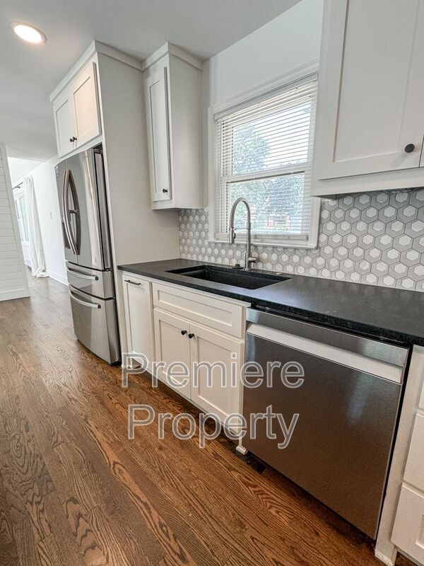 Building Photo - 7301 Mercier St