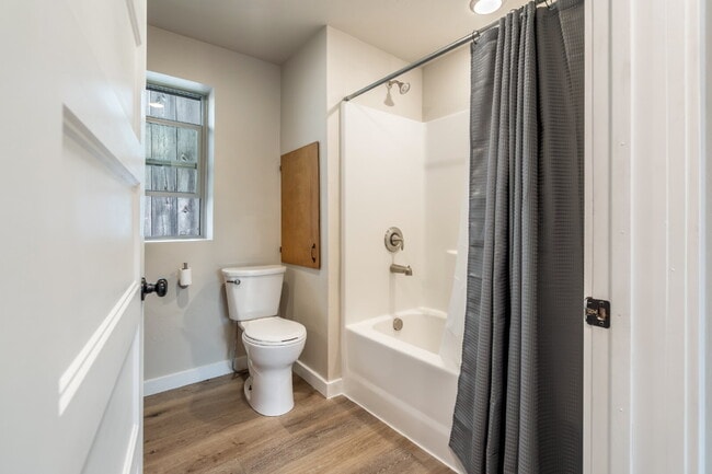 Building Photo - Gallatin Gateway Rental Just Steps from the River