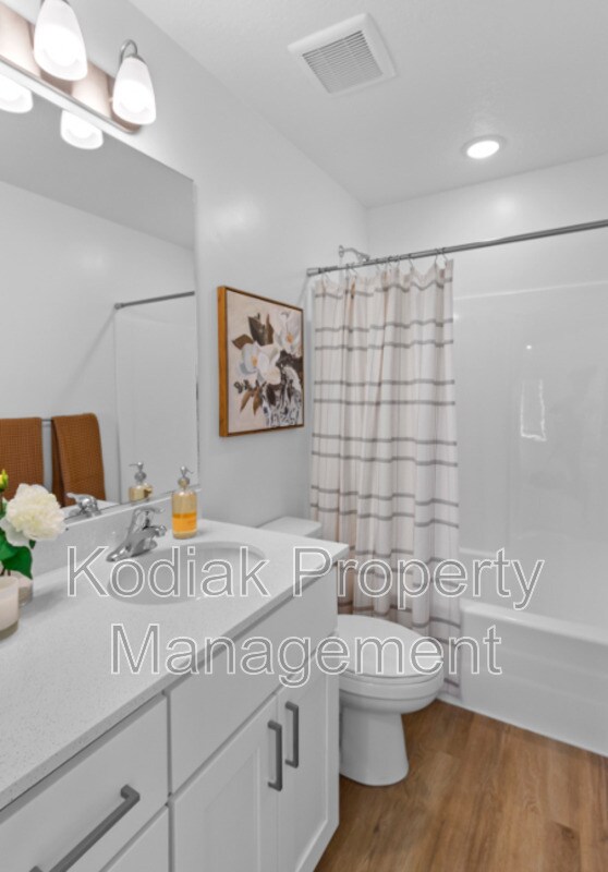 Building Photo - 226 W 925 N