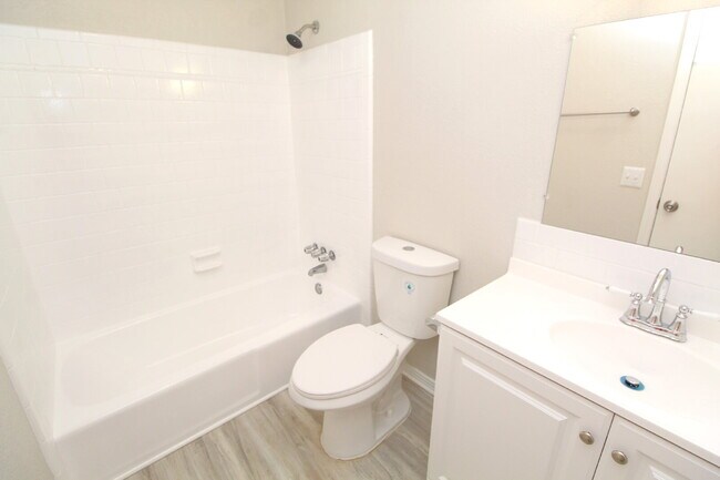 Building Photo - Move-In Ready 1BR/1BA Apartment in NE Pensacola – Close to UWF and West Florida Hospital