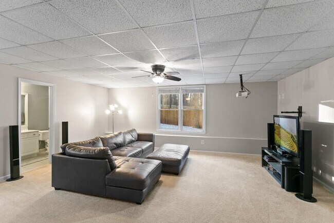 Building Photo - 541 Battleview Dr