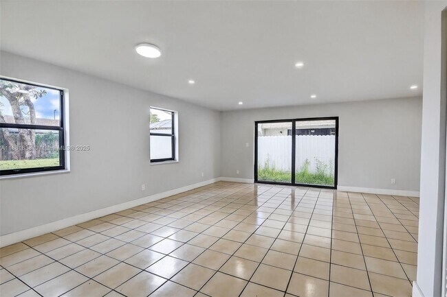 Building Photo - 1721 SW 40th Terrace