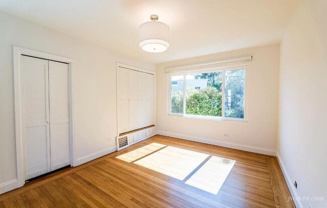 Building Photo - 370 Yerba Buena Ave