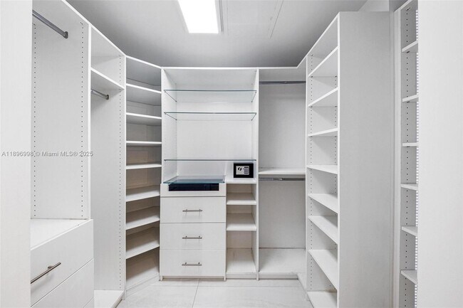 Building Photo - 7918 Harbor Island Dr