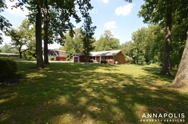 Building Photo - 816 Maple Rd