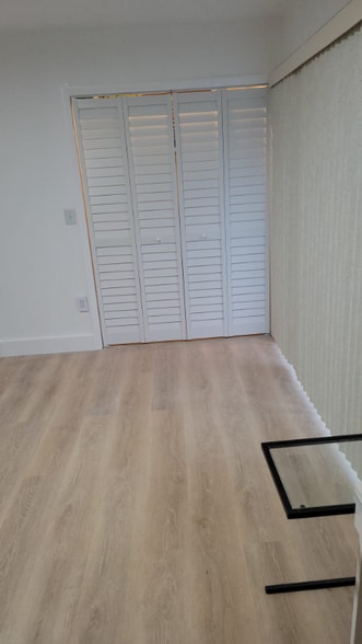 Building Photo - 570 N Tropic Ln