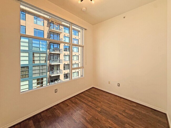 Building Photo - Modern Downtown Condo – 2BR/1BA in the Hea...