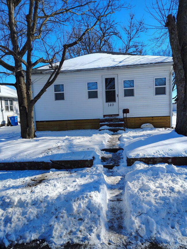 Building Photo - 140 Illinois St