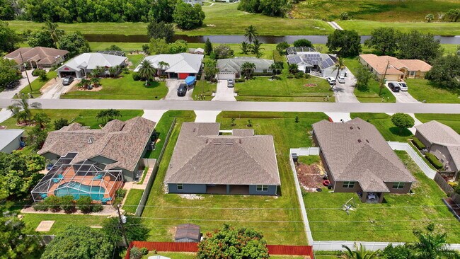 Building Photo - 6775 NW Abigail Ave