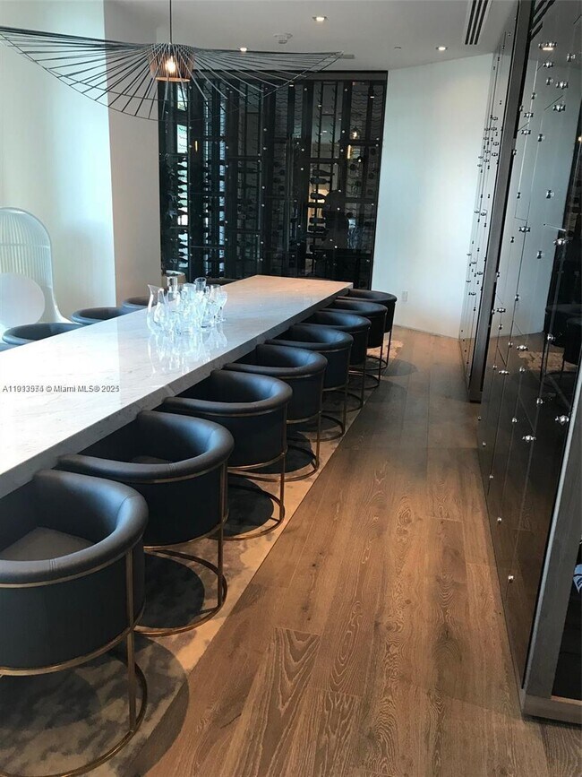 Building Photo - 650 NE 32nd St