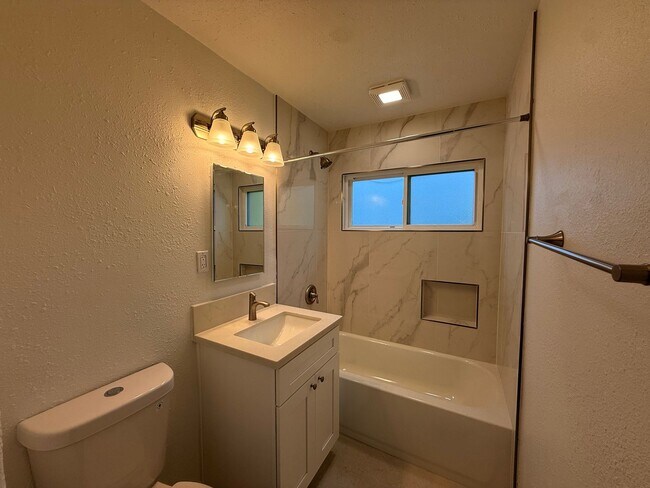 Building Photo - Charming 2BR/1BA home available in La Mesa with Large backyard!