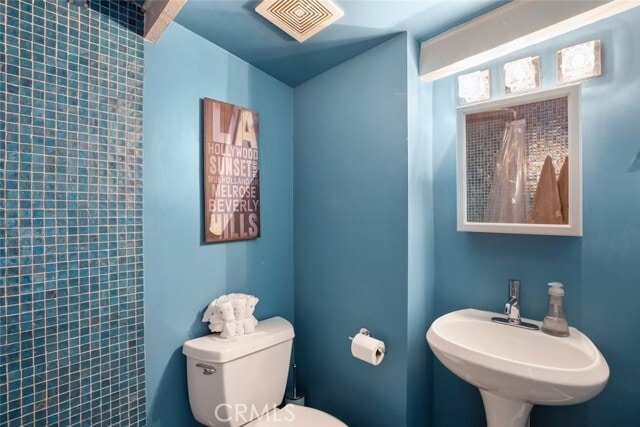 Building Photo - 1514 Sunset Plaza Dr