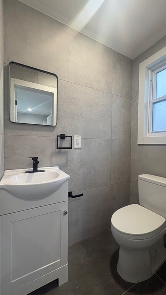 Building Photo - 1-64 Beach 124th St