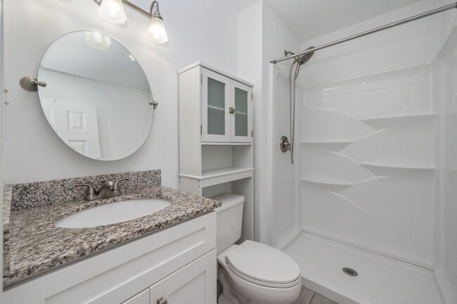 Building Photo - Charming Navarre Home on Nearly Half an Acre