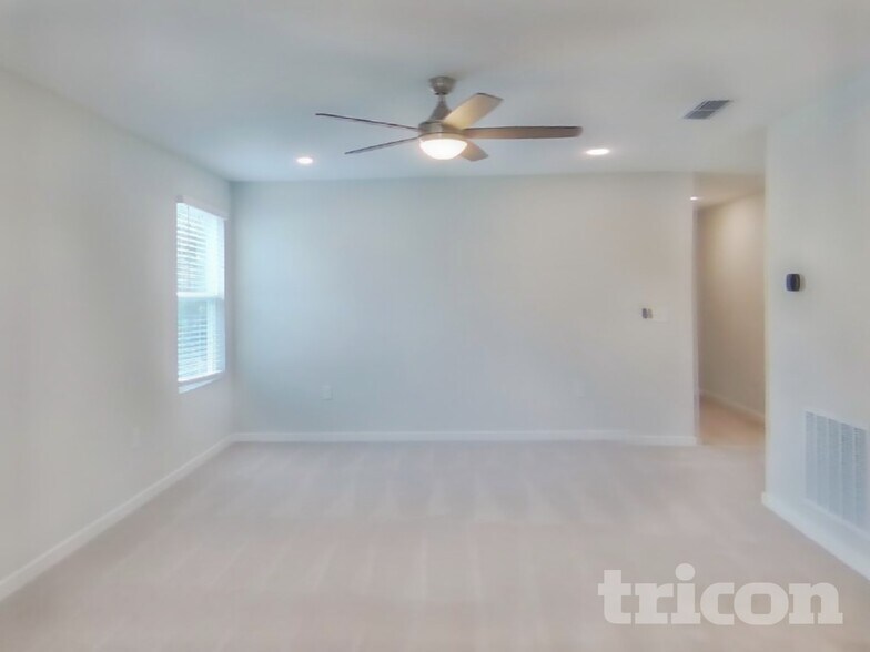 Building Photo - 14897 Praline Ct