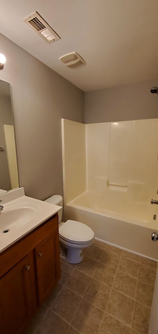 Building Photo - Beautiful 3 story townhome in Charlotte, NC